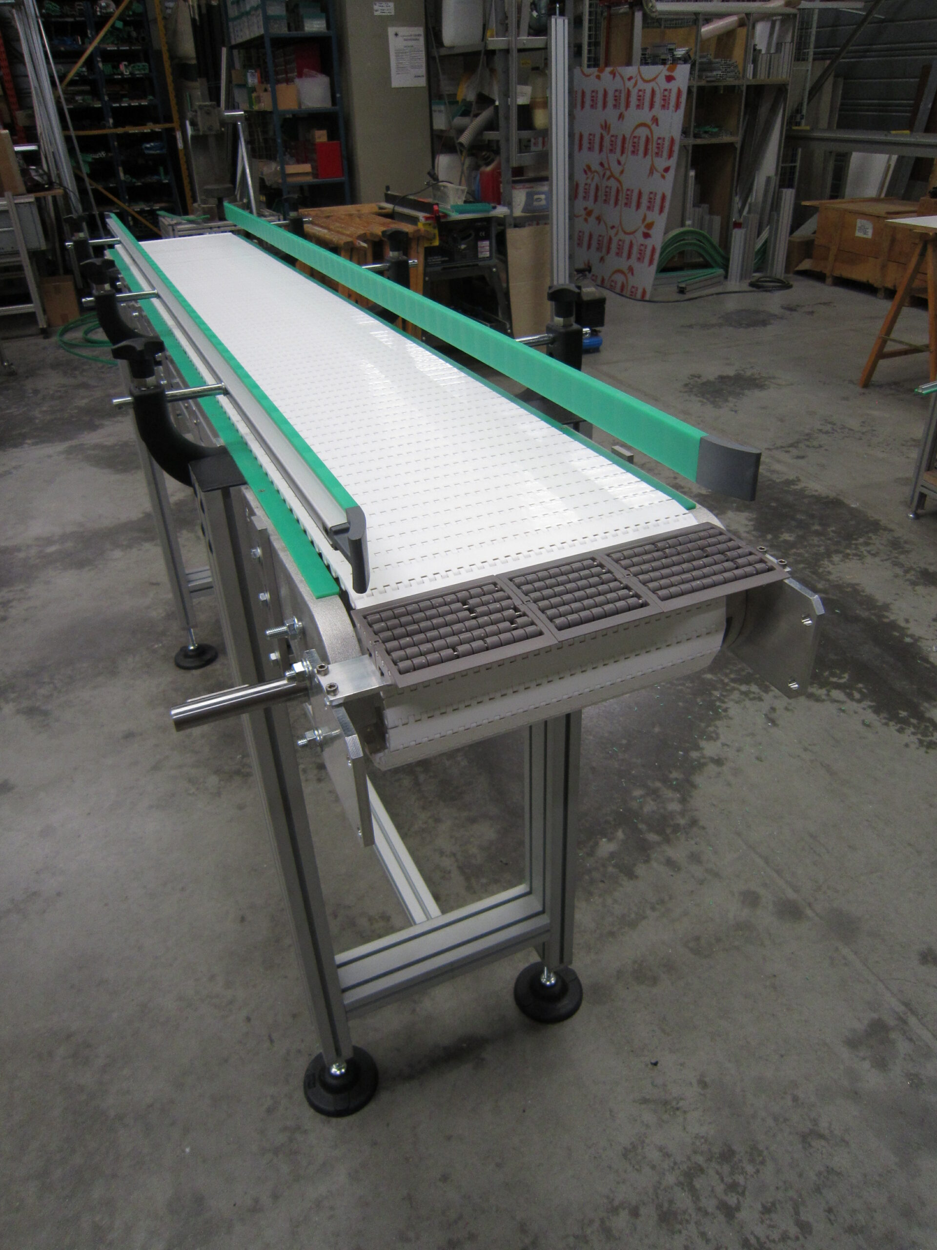 convoyeur droit à tapis modulaire